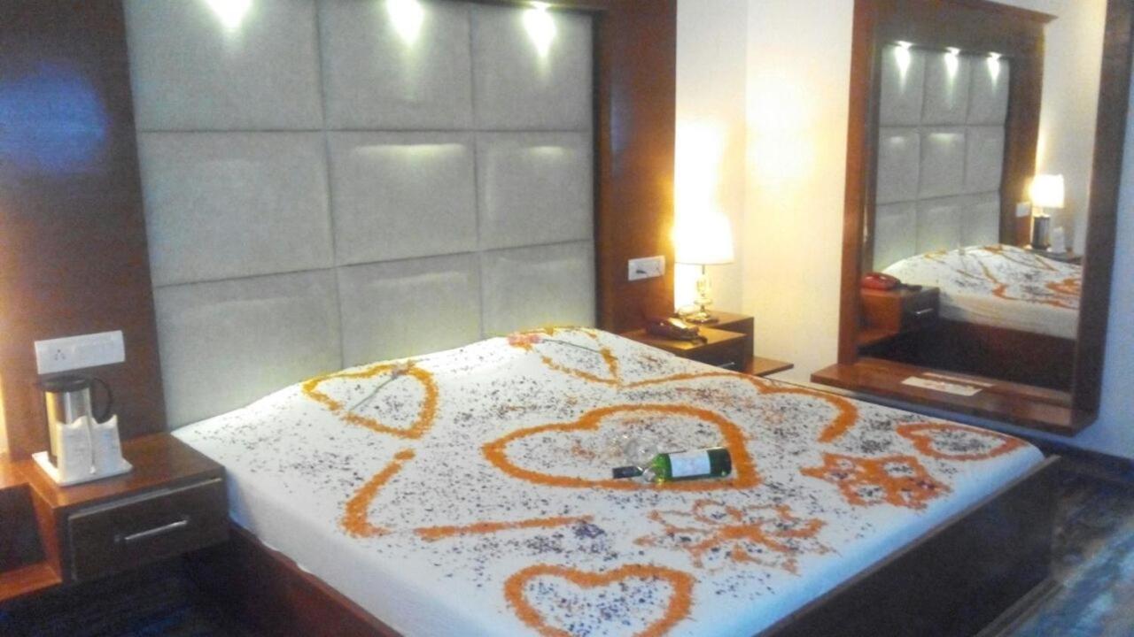 Himalayan Nomad Cottage, Manali ! All 2 Bedroom Independent Cottages ! Personal Lawn Every Cottage ! Parking ! Scenic Mountains View ! Spacious Rooms ! Luaran gambar