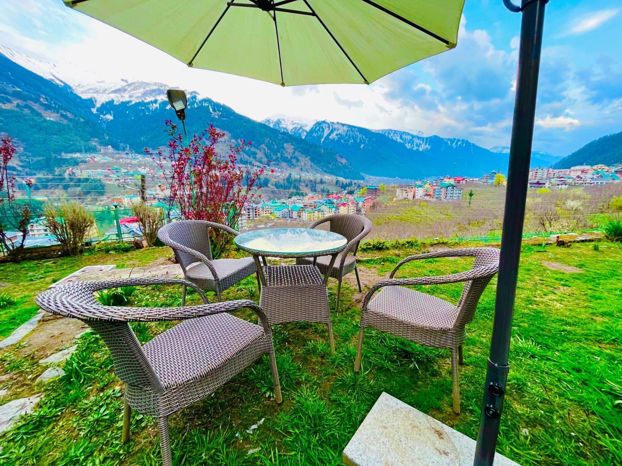 Himalayan Nomad Cottage, Manali ! All 2 Bedroom Independent Cottages ! Personal Lawn Every Cottage ! Parking ! Scenic Mountains View ! Spacious Rooms ! Luaran gambar