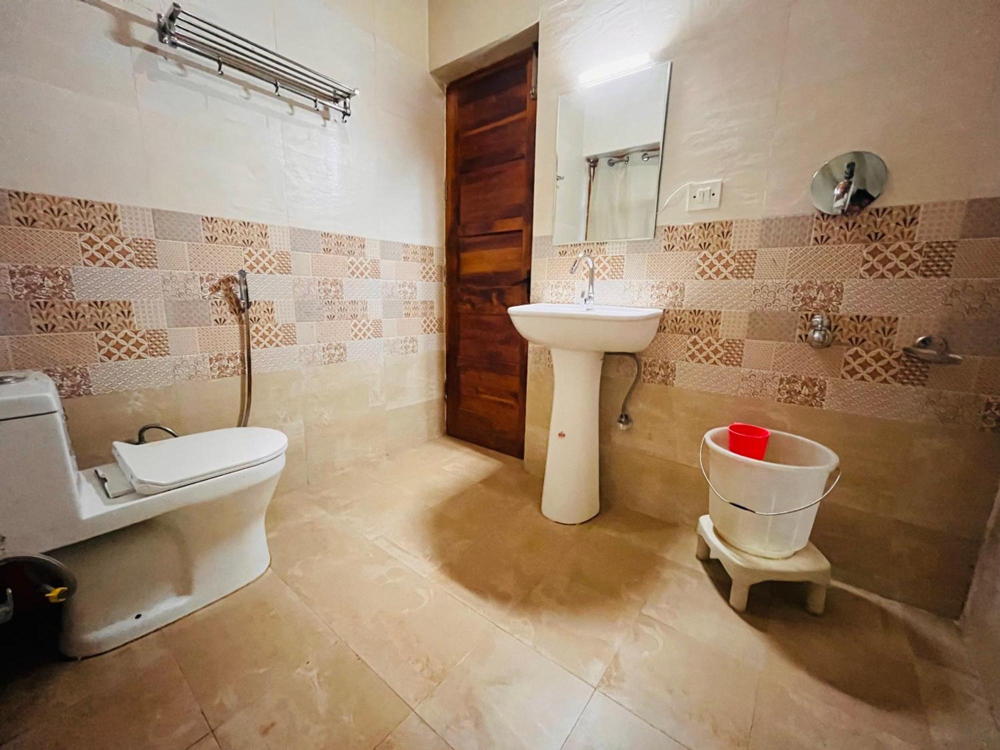 Himalayan Nomad Cottage, Manali ! All 2 Bedroom Independent Cottages ! Personal Lawn Every Cottage ! Parking ! Scenic Mountains View ! Spacious Rooms ! Luaran gambar