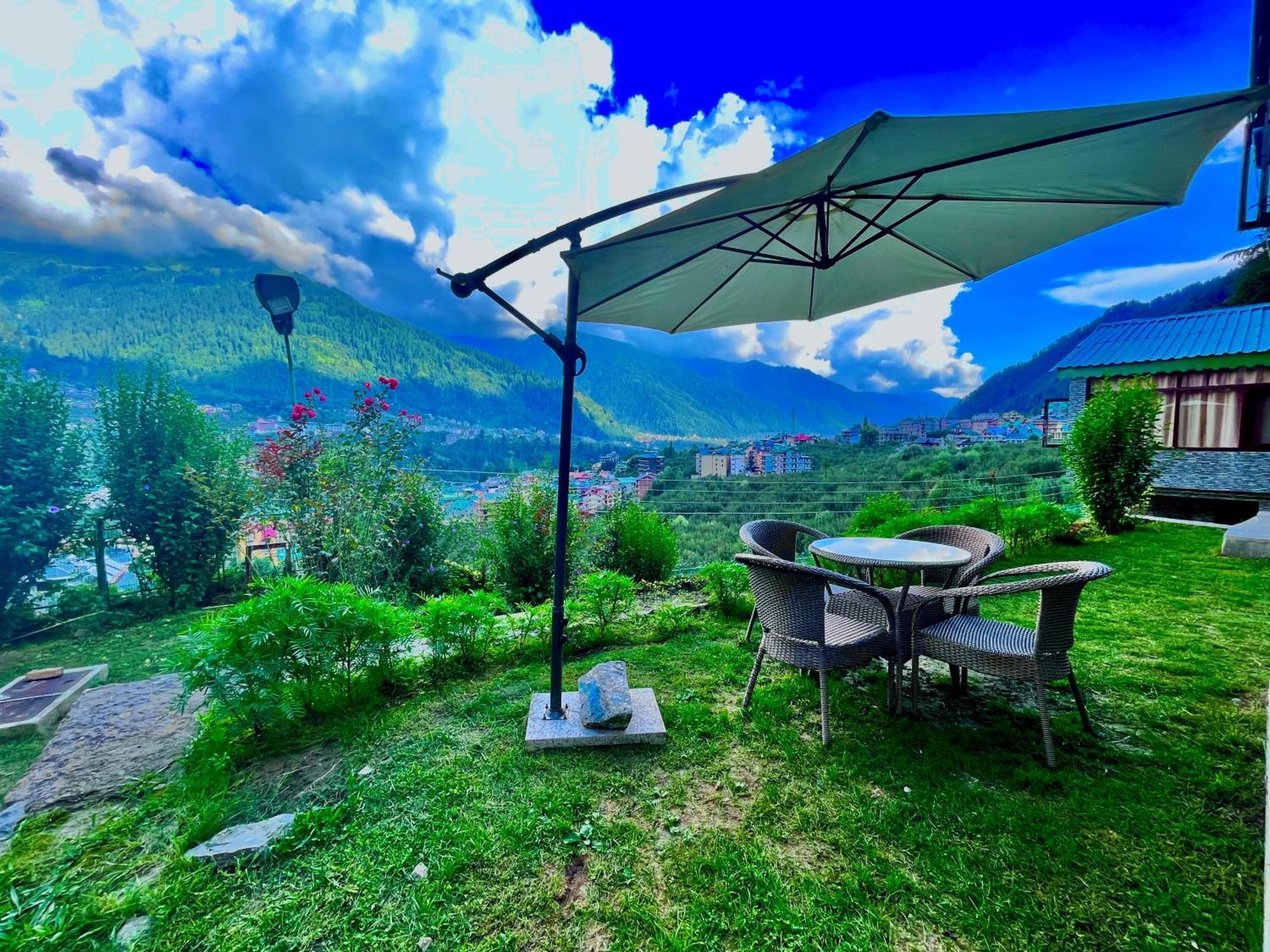 Himalayan Nomad Cottage, Manali ! All 2 Bedroom Independent Cottages ! Personal Lawn Every Cottage ! Parking ! Scenic Mountains View ! Spacious Rooms ! Luaran gambar