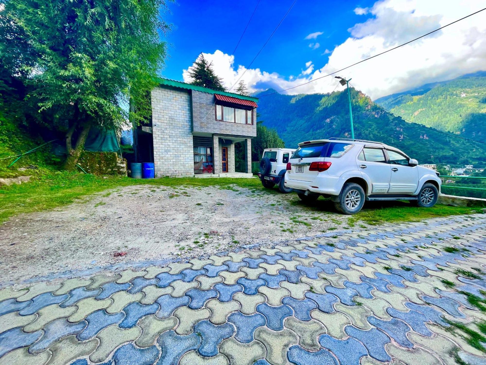 Himalayan Nomad Cottage, Manali ! All 2 Bedroom Independent Cottages ! Personal Lawn Every Cottage ! Parking ! Scenic Mountains View ! Spacious Rooms ! Luaran gambar
