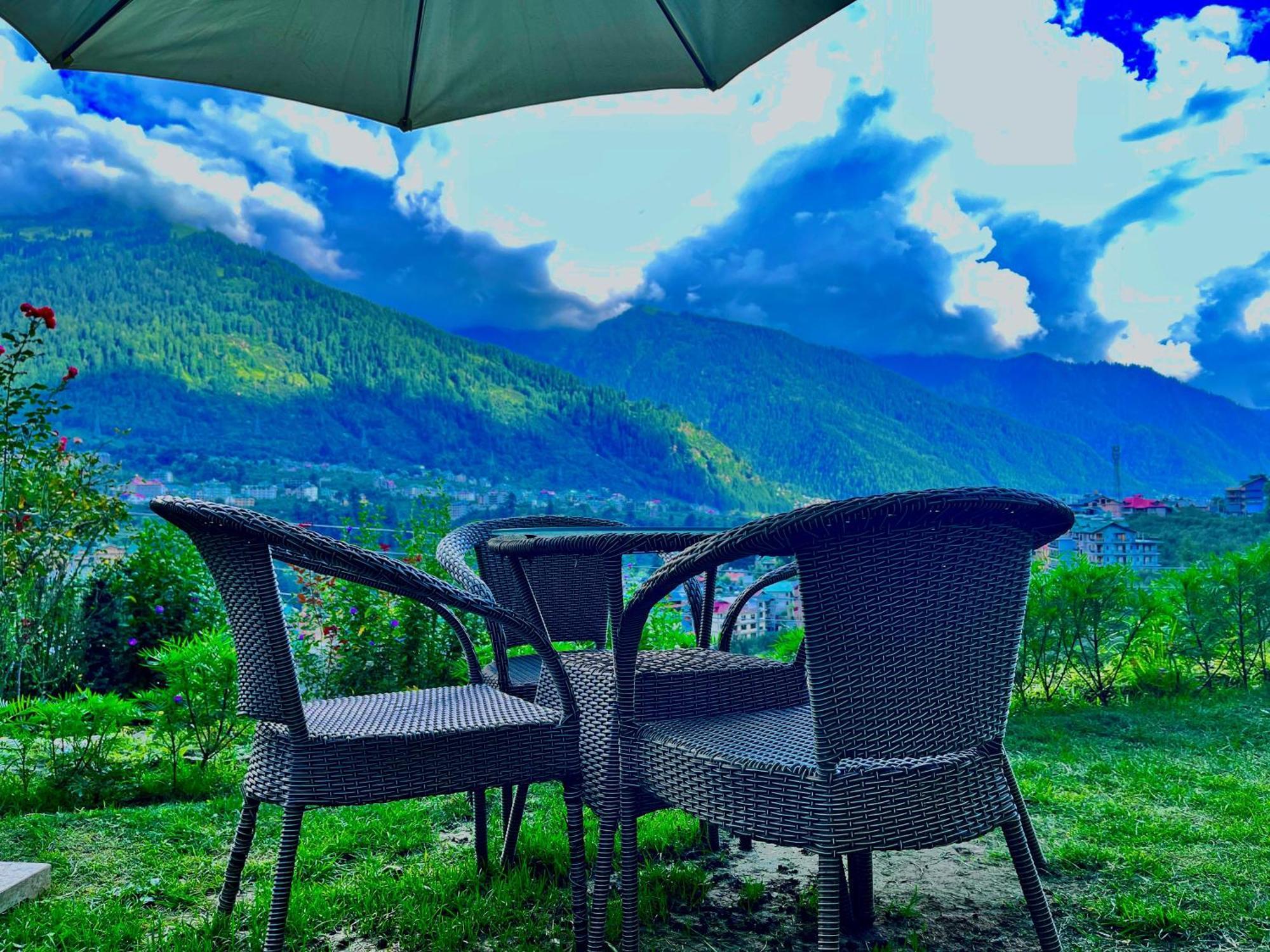 Himalayan Nomad Cottage, Manali ! All 2 Bedroom Independent Cottages ! Personal Lawn Every Cottage ! Parking ! Scenic Mountains View ! Spacious Rooms ! Luaran gambar