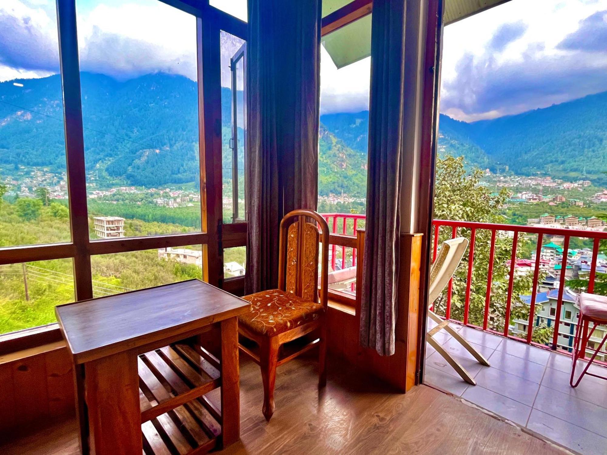 Himalayan Nomad Cottage, Manali ! All 2 Bedroom Independent Cottages ! Personal Lawn Every Cottage ! Parking ! Scenic Mountains View ! Spacious Rooms ! Luaran gambar